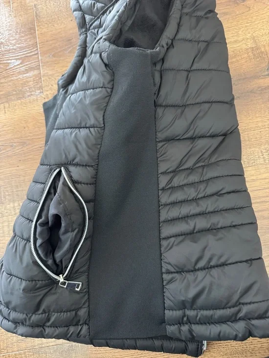 YMI Black Quilted Puffer Vest with Zip Front - Picture 3 of 3
